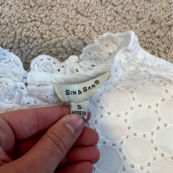 Sim & Sam Women’s White Ruffle Top Size Small - Picture 11 of 11